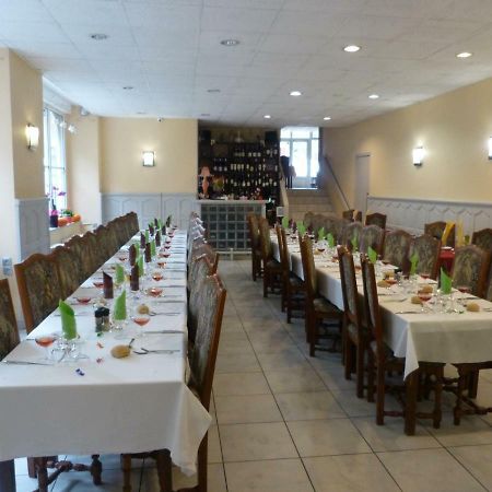 Le Lion D'Or Hotel Saint-Chély-dʼApcher Kültér fotó
