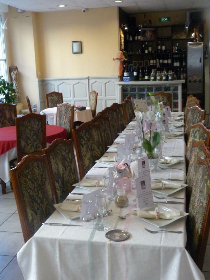 Le Lion D'Or Hotel Saint-Chély-dʼApcher Kültér fotó